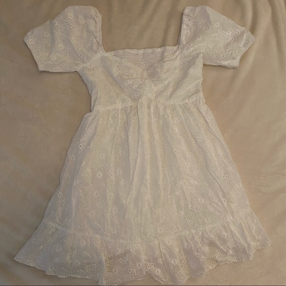 White dress - Picture 1 of 2